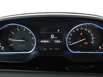 Peugeot 2008 I SUV Facelifting 1.2 PureTech 110KM 2017 Peugeot 2008 1.2 Automat Crossway Panorama Navi, zdjęcie 21