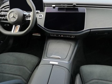 Mercedes Klasa E W214 Sedan 2.0 220d 197KM 2025 E Klasa 220 d 4-Matic AMG 2.0 (197KM) 2025, zdjęcie 4