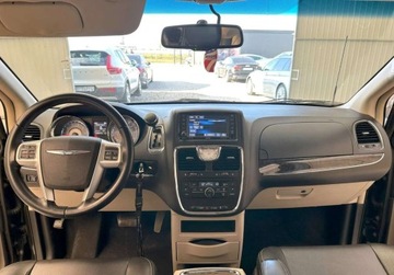 Chrysler Town &amp; Country V 2016 Chrysler Town Country 3,6 BENZ 283 KM 7 Osobowy BDB STAN 2016r Warszawa, zdjęcie 5
