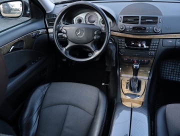 Mercedes Klasa E W211 Sedan W211 1.8 (200 Kompressor) 184KM 2007 Mercedes E E 200 Kompressor, GAZ, Automat, Skóra, zdjęcie 6