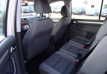 Volkswagen Touran II 2011 Volkswagen Touran 1.6tdi,7 osob,klima,dwa kluczyki,oplacony gotowy do reje, zdjęcie 3