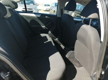 Volkswagen Jetta VI Sedan 1.6 TDI CR DPF 105KM 2011 Volkswagen Jetta 1.6 105 km klima, elektryka, zdjęcie 10