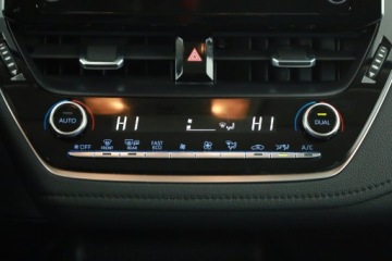 Toyota Corolla XII Sedan 1.5 VVT-i 125KM 2022 Toyota Corolla 1.5 VVT-i, Salon Polska, zdjęcie 9