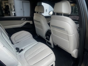 BMW X7 SUV 3.0 40d 340KM 2023 BMW X7 M-Pakiet, FV-23%, Panorama, Hak, Fotele kom, zdjęcie 17