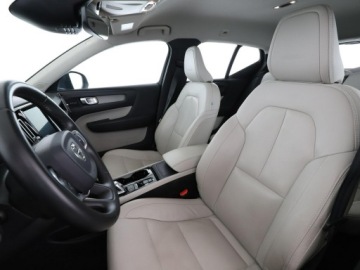 Volvo XC40 Crossover 2.0 D3 150KM 2018 Volvo XC 40 2.0D Automat Inscription Navi Tempomat, zdjęcie 12