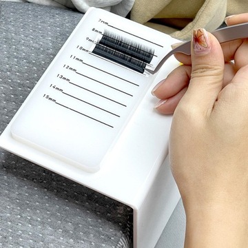 Полка для подушечек для наращивания ресниц. Инструменты для сборки не требуются.