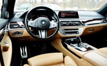 BMW Seria 7 G11-G12 Sedan Facelifting 4.4 750i 530KM 2020 BMW Seria 7 M-Pakiet X-Drive Maly przebieg, Bogata wersja wyposazenia,, zdjęcie 11