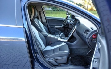 Volvo V60 I Kombi 2.0 D3 163KM 2011 Volvo V60 2,0d 163KM Bezwypadkowy R-Design 2.0 Diesel 163KM, zdjęcie 10