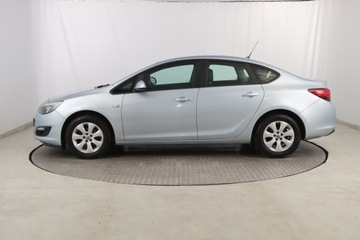 Opel Astra J Sedan 1.6 Twinport ECOTEC 115KM 2015 Opel Astra 1.6 16V, Salon Polska, Serwis ASO, zdjęcie 2
