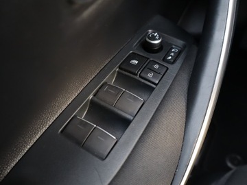 Toyota Corolla XII Sedan Facelifting 1.5 VVT-i 125KM 2023 Toyota Corolla 1.5 VVT-i, Salon Polska, zdjęcie 15