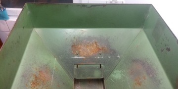 Небольшой стальной вибрационный питатель