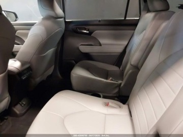 Toyota Highlander III 2023 Toyota Highlander Hybrid Xle, 2023r., 4x4, 2.5L 2.5 Hybryda 186KM, zdjęcie 9