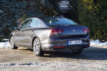 Volkswagen Passat B8 Variant Facelifting 2.0 TDI SCR 150KM 2022 Volkswagen Passat Bezwypadek, B8, 2022, 2.0 TDI 150KM, DSG, Kamera, BDB, F, zdjęcie 6