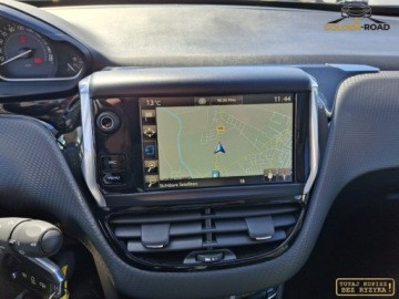 Peugeot 2008 I SUV Facelifting 1.2 PureTech 110KM 2016 Peugeot 2008 1,2 110KM klimatronik apnorama alu navi elektryka oplacony, zdjęcie 13