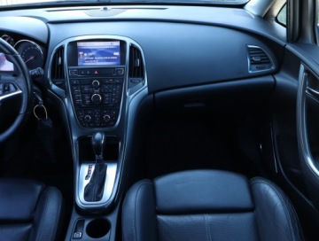 Opel Astra J Sports Tourer 1.6 Turbo ECOTEC 180KM 2011 Opel Astra 1.6 T, Automat, Navi, Xenon, Klima, zdjęcie 7