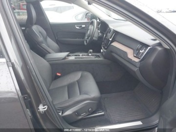 Volvo XC60 II 2022 Volvo XC 60 B5 Momentum 2022 2.0l 2.0 Benzyna 247KM, zdjęcie 9