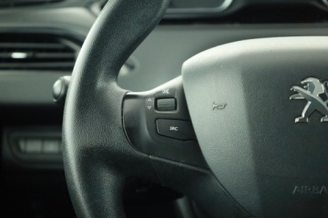 Peugeot 208 I Hatchback 5d Facelifting 1.2 PureTech 82KM 2016 Peugeot 208 1.2 PureTech, Salon Polska, Klima, zdjęcie 13