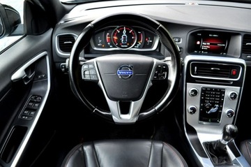 Volvo V60 I Kombi Facelifting 1.6 D2 115KM 2015 Volvo V60 LiFT Ocean Race 1,6 HDi Ledy Digital, zdjęcie 6