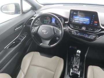 Toyota C-HR I Crossover 1.8 Hybrid 122KM 2018 Toyota C-HR 1.8 Hybrid, Salon Polska, Automat, zdjęcie 6