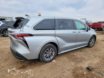 Toyota Sienna III 2021 Toyota Sienna LE 2021 2.5 Hybryda Plug-in 245KM, zdjęcie 3