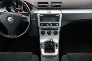 Volkswagen Passat B6 Variant 1.9 TDI PDE 105KM 2007 VW Passat 1.9 TDI, Klima, Klimatronic, Tempomat, zdjęcie 11
