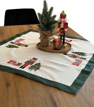 Świąteczny bieżnik na ławę stół 85x85cm haft - DZIADEK DO ORZECHÓW PREZENT