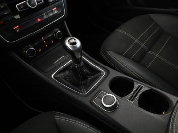 Mercedes Klasa A W176 Hatchback 5d Facelifting 180 d 109KM 2015 Mercedes A 180 A180 CDI Urban Klimatyzacja, zdjęcie 26