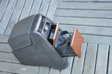 VOLVO XC90 И ЦЕНТРАЛЬНЫЙ ТУННЕЛЬНЫЙ ПОДЛОКОТНИК В КОМПЛЕКТЕ, ЧЕРНЫЙ ТЕЛЕФОН