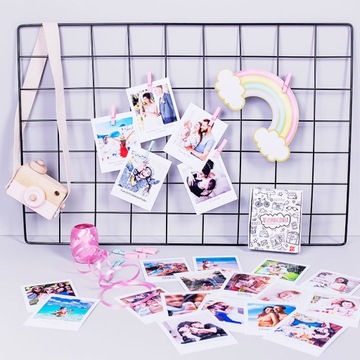Polaroid печатает 26 фотографий с подписью