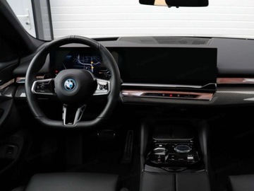 BMW Seria 5 G90-91 2025 BMW Seria 5 530e xDrive Sport Sedan 2.0 (299KM) 2025, zdjęcie 8