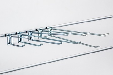 Одинарный крючок. Стенка оцинкованная, со стрелой 15 см.