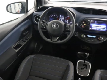 Toyota Yaris III Hatchback 5d Facelifting 2017 1.5 Dual VVT-iE 111KM 2018 Toyota Yaris 1.5 Dual VVT-i, Salon Polska, zdjęcie 6