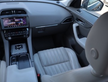 Jaguar F-Pace SUV 2.0 i4D 180KM 2017 Jaguar F-Pace 20d AWD, Salon Polska, Serwis ASO, zdjęcie 7