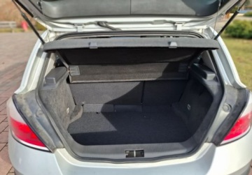 Opel Astra J Hatchback 5d 1.6 Twinport ECOTEC 115KM 2009 Opel Astra Ladny stan 1.6 Benzyna 115KM, zdjęcie 9