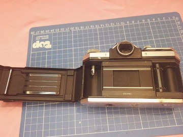 корпус старого фотоаппарата SLR EDIXA WIRGIN