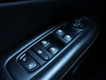 Jeep Compass II SUV 1.4 MultiAir 140KM 2018 Jeep Compass 1.4 MultiAir, Salon Polska, Skóra, zdjęcie 13