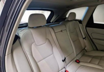 Volvo XC60 II Crossover Plug-In Facelifting 2.0 T6 350KM 2022 Volvo XC 60 Plug-In Jasna Skora Panorama 100 baterii Navi Led FV23, zdjęcie 9