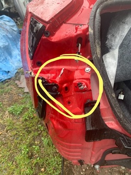 Кронштейн заднего фонаря Tesla 3 1102256-S0-A 1095608