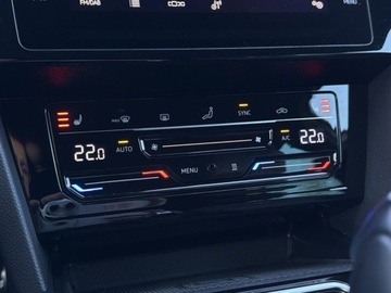 Volkswagen Passat B8 Variant Facelifting 2.0 TDI SCR 200KM 2022 Volkswagen Passat R-Line 4Mot. HarmanKardon LED Matrix Hak Kamera Cofania, zdjęcie 24