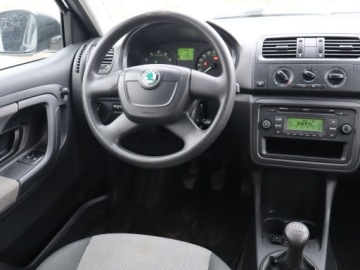 Skoda Fabia II Hatchback Facelifting 1.2 HTP 70KM 2011 Skoda Fabia 1.2 12V, GAZ, Klima, zdjęcie 6