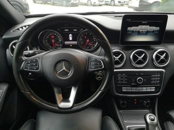 Mercedes Klasa A W176 Hatchback 5d Facelifting 180 122KM 2017 Mercedes A 180 1,6 16v 122KM Klimatronik Navigacja, zdjęcie 15