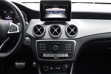 Mercedes CLA C117 Shooting Brake Facelifting 1.6 180 122KM 2018 Mercedes CLA 180, Automat, Skóra, Navi, Klima, zdjęcie 11