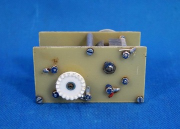 КОНДЕНСАТОР ДВОЙНОЙ АНТЕННОЙ КОРОБКИ 2x100пФ