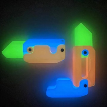 Игрушечный борьбе с стрессовым ножом сложен