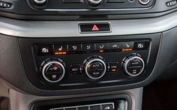 Volkswagen Sharan II Van 2.0 TSI 200KM 2014 Volkswagen Sharan 2.0B 200Ps Ledy Xenony Automat 7 Foteli Alkantara Klimat, zdjęcie 27