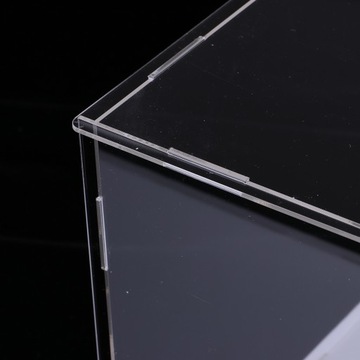 Пылезащитная модель из акрила, размеры 40х30х30 см.