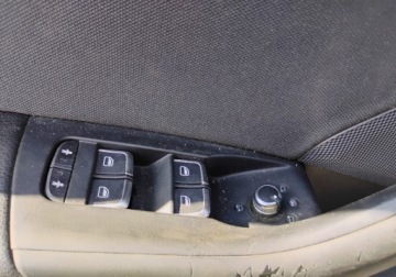 Audi Q3 I SUV 2.0 TDI 140KM 2012 Audi Q3 2012r, 2.0 TDI. Uszkodzony przod. 2.0 Diesel 140KM, zdjęcie 9