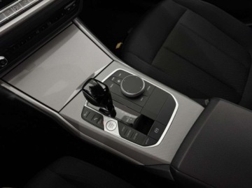 BMW Seria 3 G20-G21 Limuzyna 2.0 318i 156KM 2022 BMW Seria 3 318i Advantage Kamera cofania LED 3 stref. klimatyzacja, zdjęcie 23