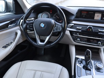 BMW Seria 5 F10-F11 Touring Facelifting 520d 190KM 2017 BMW 5 520d xDrive, Salon Polska, Serwis ASO, zdjęcie 6