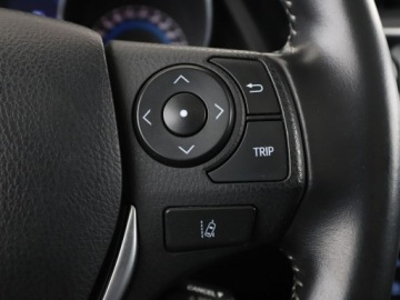 Toyota Auris II Touring Sports Facelifting 1.8 Hybrid 136KM 2015 Toyota Auris lift navi kamera panorama hak, zdjęcie 28